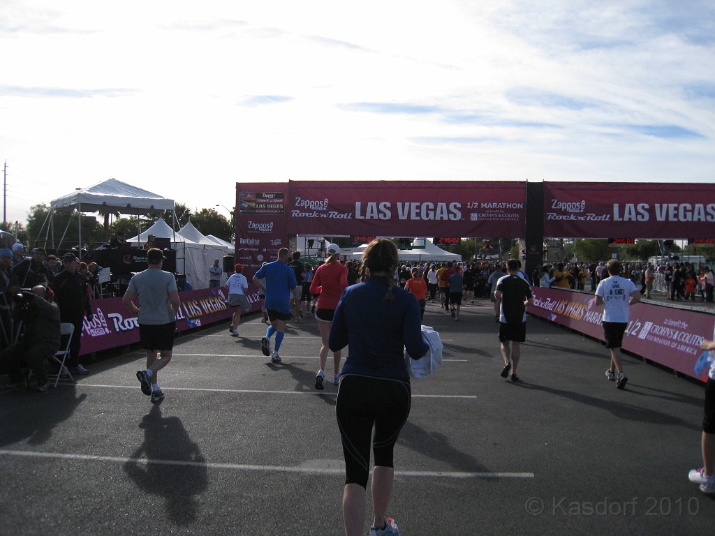 Las Vegas 2010 - Marathon 0941.JPG - The 2010 Las Vegas Fire - Ice and Sweat Tour. Half Marathon, Red Rock Canyon, Casinos, Valley of Fire.... and buffets!